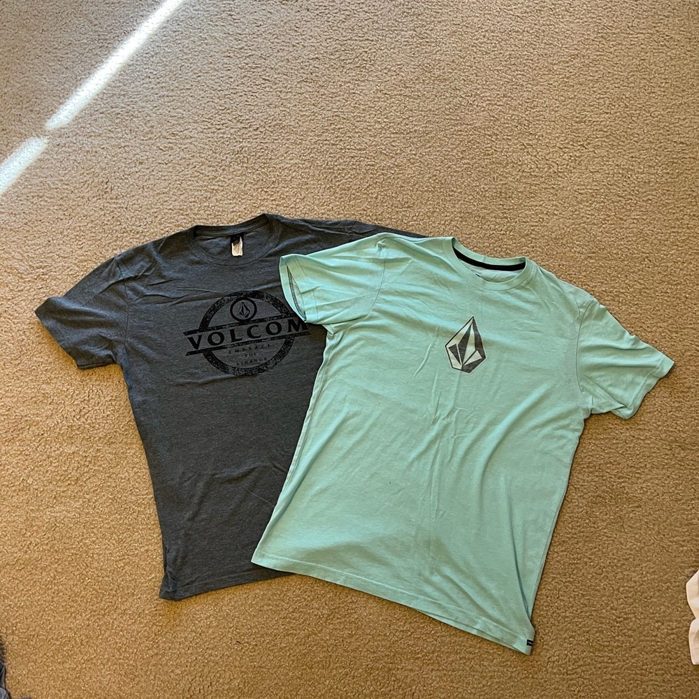 🔥2 VOLCOM SHIRTS🔥 - Picture 2 of 2